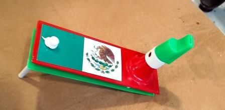 MATRACA DE PLÁSTICO CON SILBATO