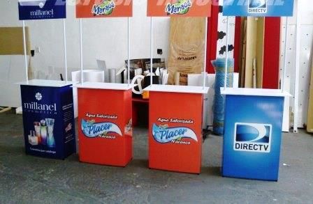 STANDS MÓVILES CON SU PUBLICIDAD