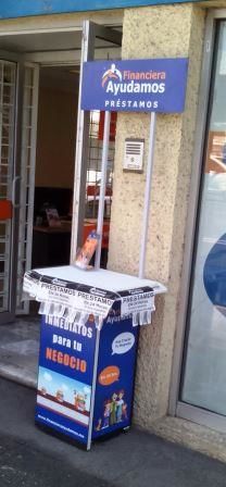 STANDS CON SU PUBLICIDAD