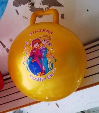 PELOTAS SALTARINAS CON ESTAMPADO DE PRINCESAS